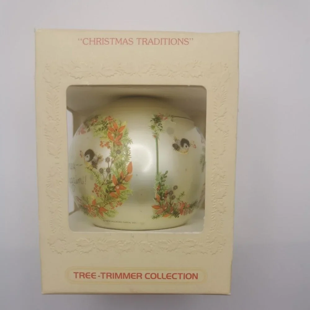Vintage Christmas Traditions Hallmark 1979 Satin‎ Glass Ornament Ball